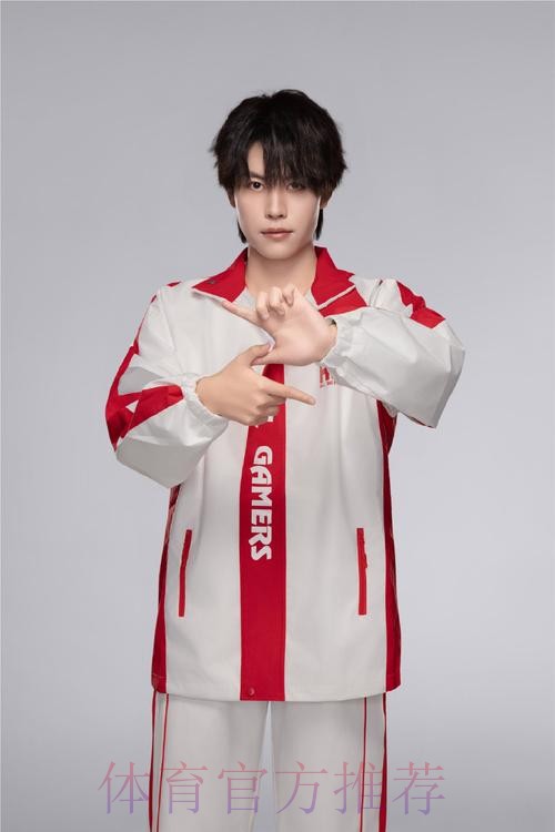 成都AG超玩会定妆照：心怀荣耀，勇往直前！望他们再续传奇