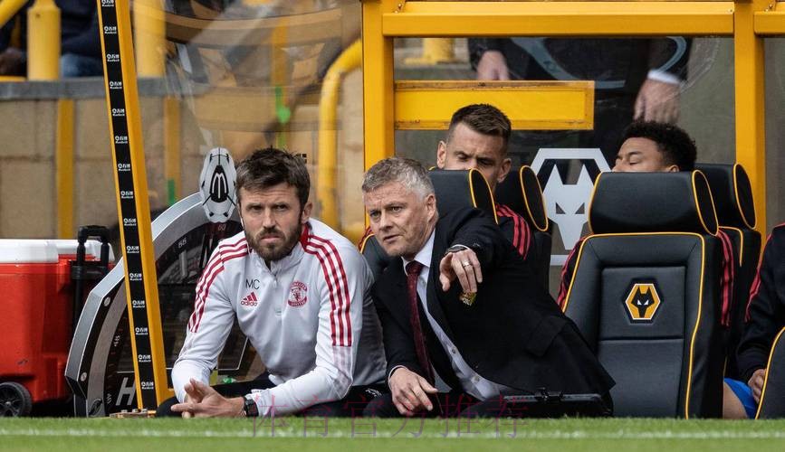 曼联临时帅位卡里克逆袭成头号热门,索帅被反超,周一官宣在即 曼联临时帅位卡里克逆袭成头号热门,索帅被反超,周一官宣在即